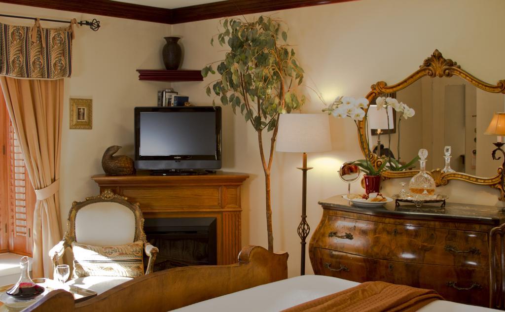 The Bed And Breakfast Inn At La Jolla San Diego Room photo